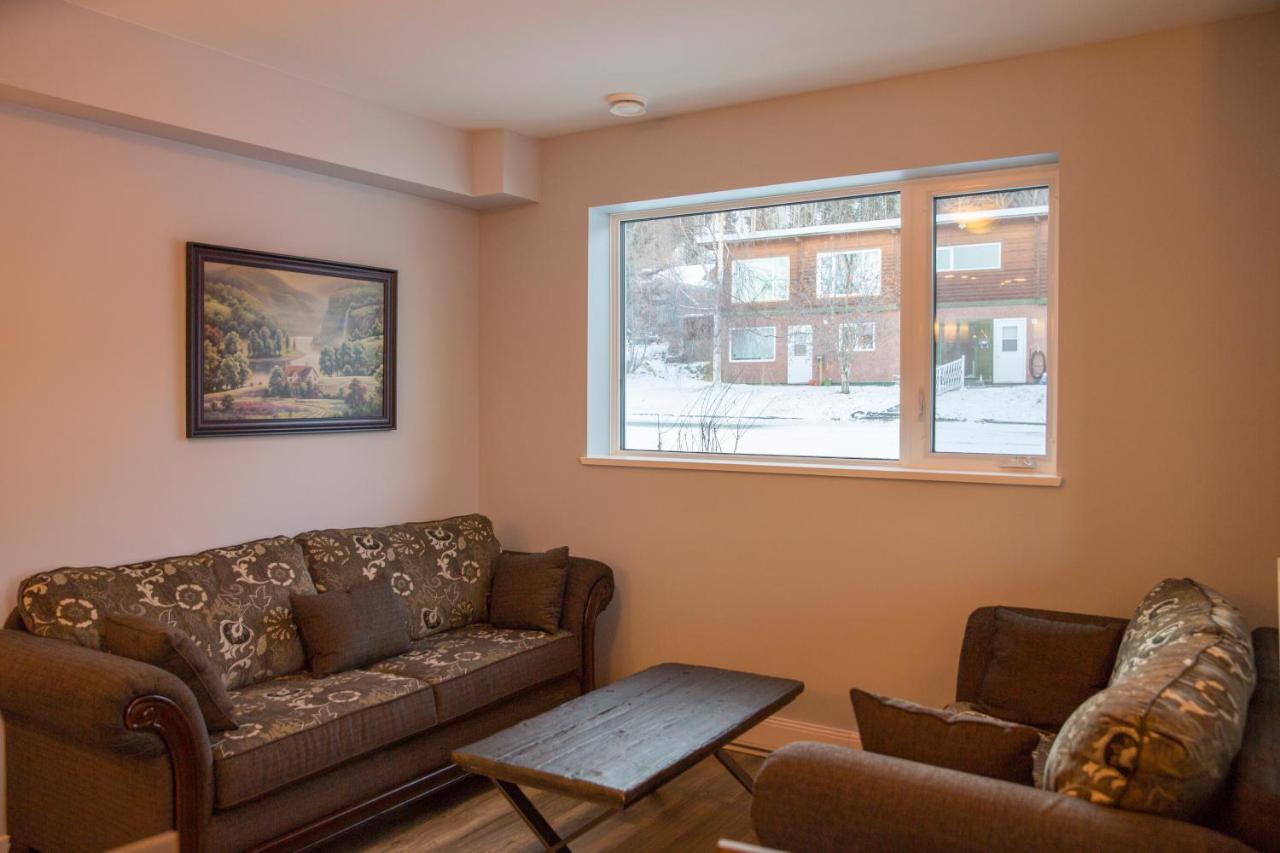 Downtown Whitehorse 4 Bedrooms Deluxe Condo Экстерьер фото